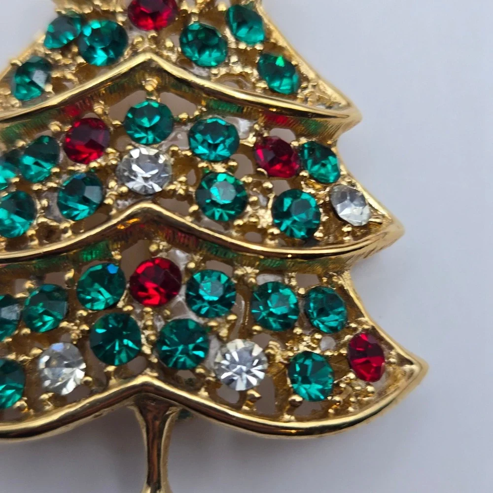 Hedy Hedison Womens Vintage 1960s Christmas Tree Brooch Rhinestone Holiday Pin
